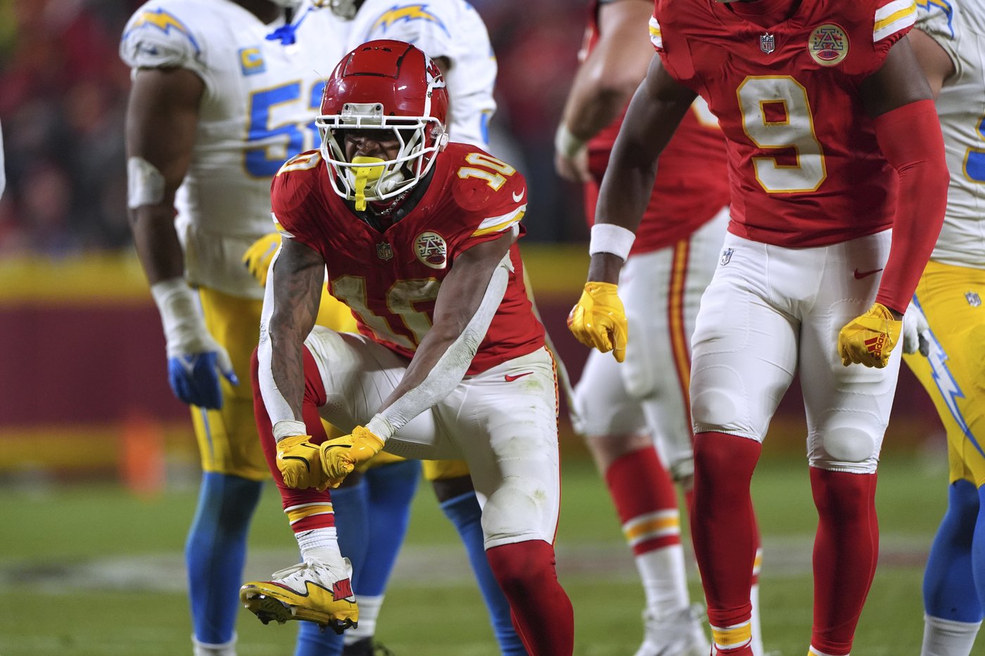 Chiefs win 9th straight AFC West title, beating Chargers 19-17 on bank-shot field goal | iNFOnews.ca Chiefs win 9th straight AFC West title, beating Chargers 19-17 on bank-shot field goal | iNFOnews.ca