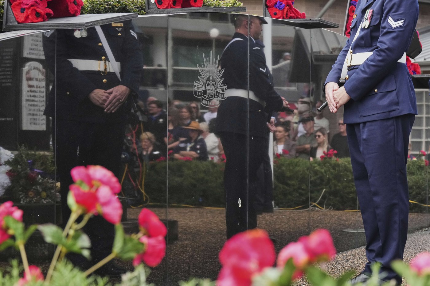 Australians and New Zealanders commemorate war dead on Anzac Day | iNFOnews.ca