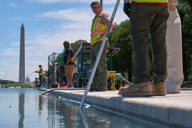 Trump administration uses hydrogen peroxide and tiny bubbles against algae in Reflecting Pool | iNFOnews.ca