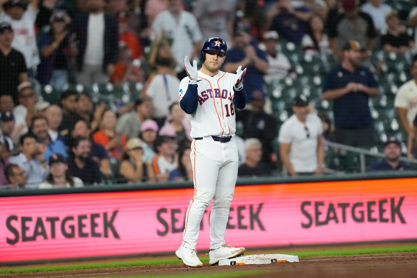 Astros beat the White Sox 6-2 as Jose Altuve homers and Daulton Varsho triples | iNFOnews.ca