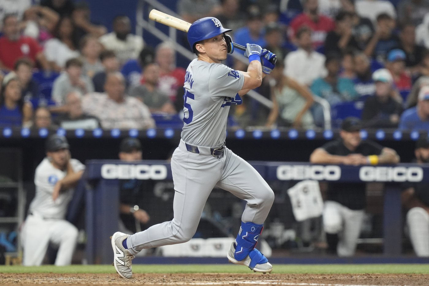 Ohtani steals 49th base in Dodgers' 8-4 win over Marlins | iNFOnews.ca