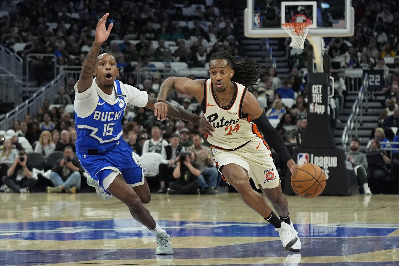 Connaughton has career-high 43 points as Bucks beat Pistons 140-133 in OT to close regular season | iNFOnews.ca