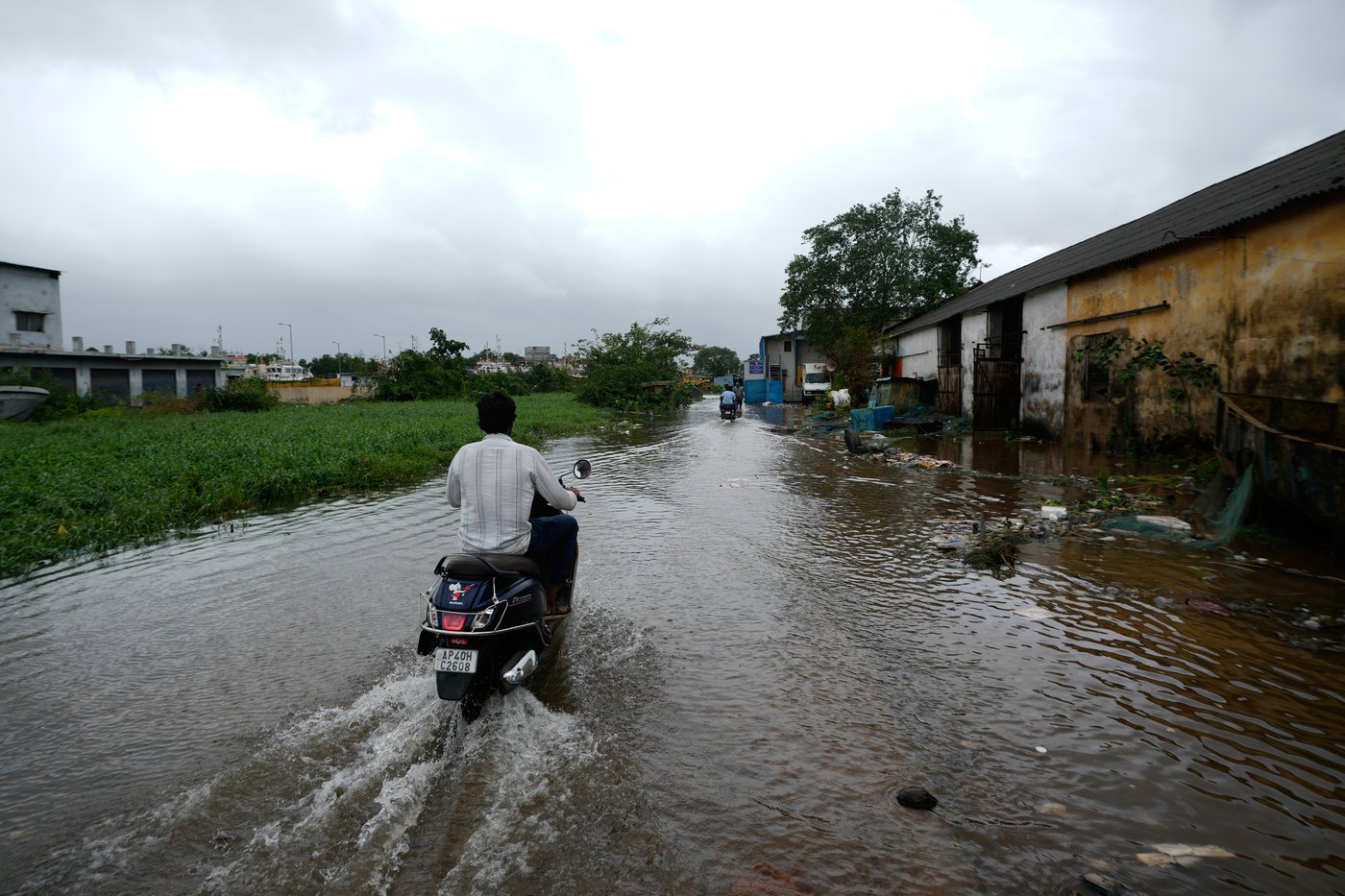 Cyclone batters India’s eastern coast, killing 3 and damaging homes and farmland | iNFOnews.ca Cyclone batters India’s eastern coast, killing 3 and damaging homes and farmland | iNFOnews.ca