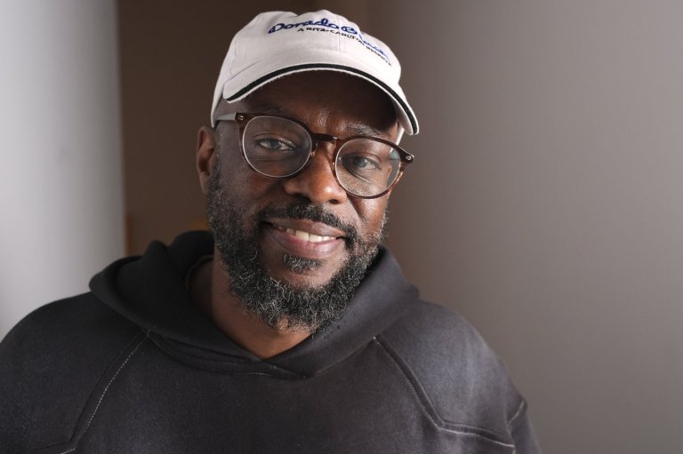 Can AI ever be funny? Some comedians embrace AI tools but they're still running the show | iNFOnews.ca