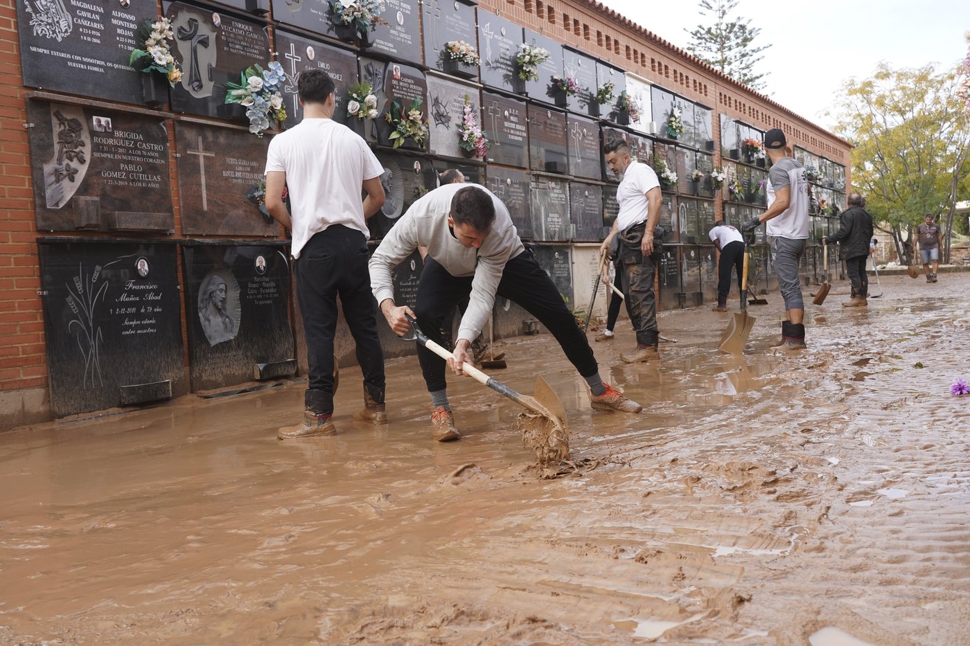 Spanish residents appeal for help, 3 days after historic floods left at least 158 dead | iNFOnews.ca Spanish residents appeal for help, 3 days after historic floods left at least 158 dead | iNFOnews.ca