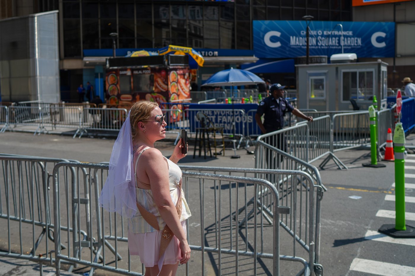 Madison Square Garden is abuzz with eager Swifties ahead of Swift-Kelce wedding | iNFOnews.ca Madison Square Garden is abuzz with eager Swifties ahead of Swift-Kelce wedding | iNFOnews.ca