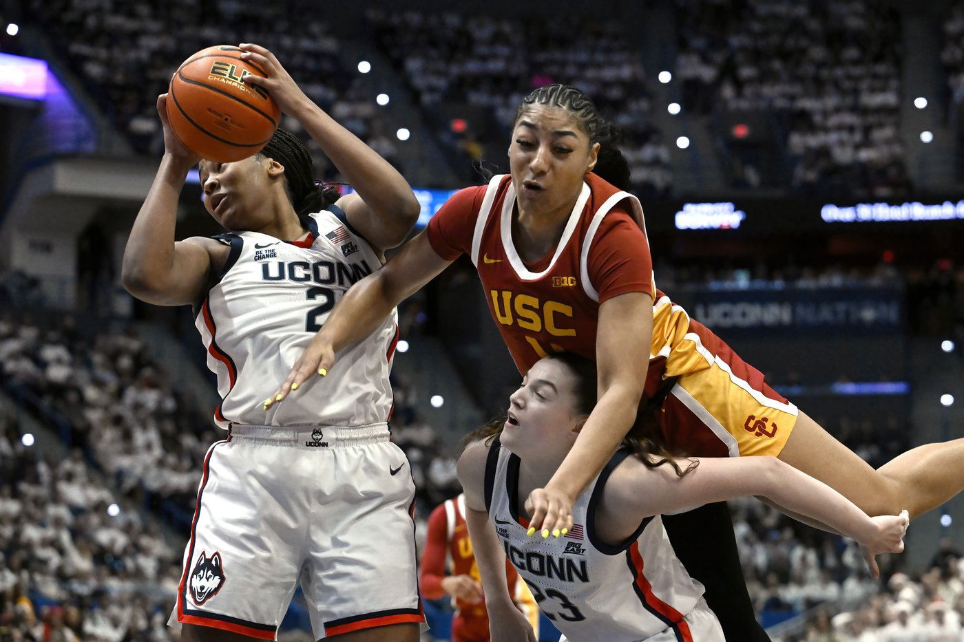 JuJu Watkins and No. 7 USC hold off Paige Bueckers and fourth-ranked UConn 72-70 | iNFOnews.ca JuJu Watkins and No. 7 USC hold off Paige Bueckers and fourth-ranked UConn 72-70 | iNFOnews.ca