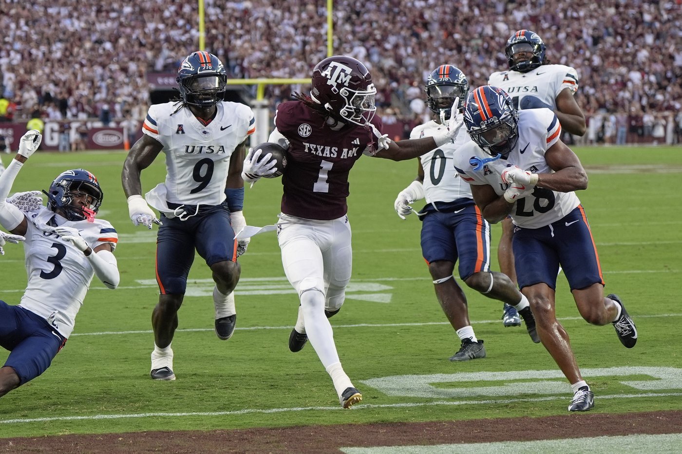 Reed's career-high 4 TD passes and Concepcion's strong debut lead Texas A&M to 42-24 win over UTSA | iNFOnews.ca