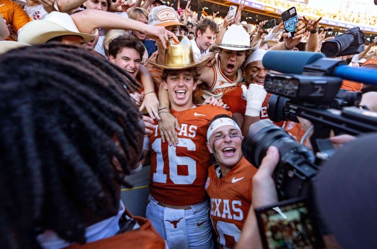 After big win, Texas QB Arch Manning shrugs off critics with a smile and notes freedom of speech | iNFOnews.ca