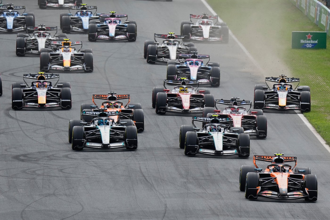 Heavy crash for Max Verstappen causes red flag at F1's Dutch Grand Prix | iNFOnews.ca