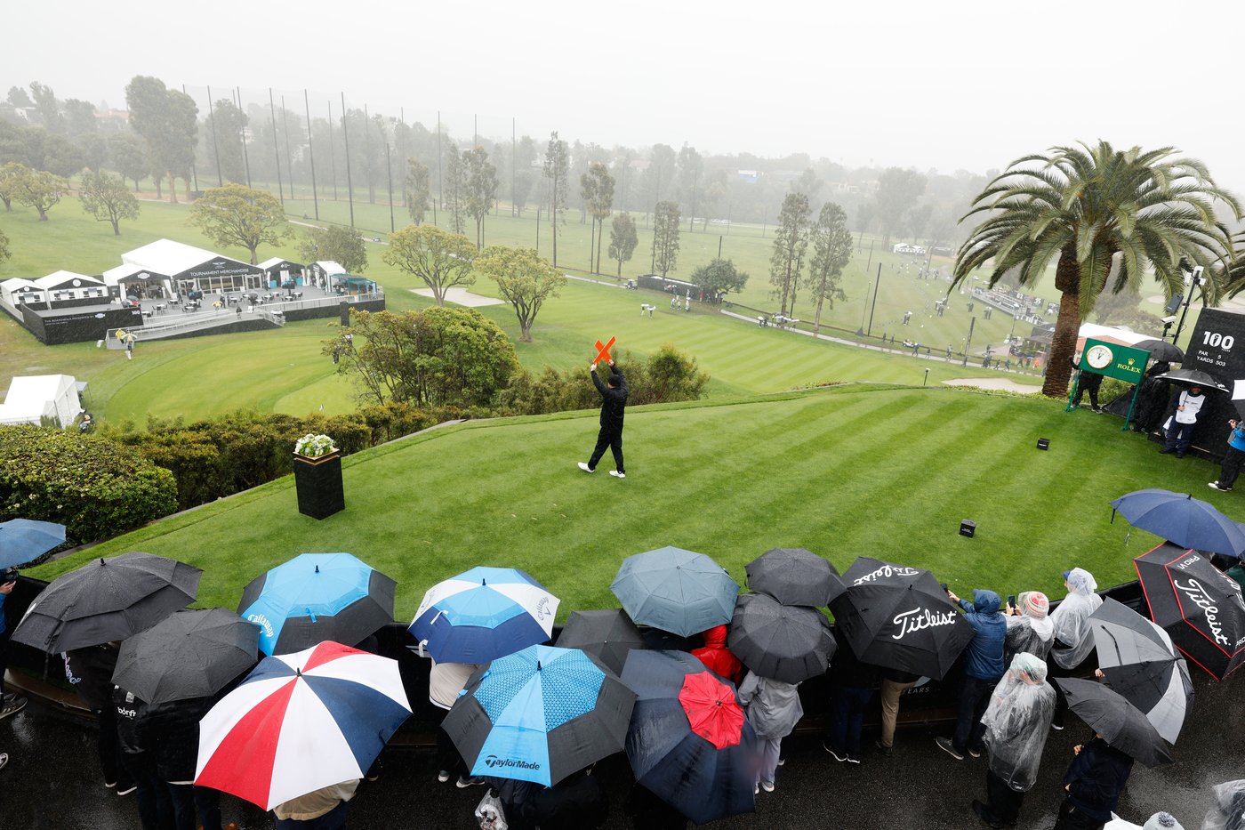 Rory McIlroy handles the rain and then wind to share clubhouse lead at Riviera | iNFOnews.ca Rory McIlroy handles the rain and then wind to share clubhouse lead at Riviera | iNFOnews.ca