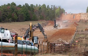 TransCanada seeks binding commitments for project to pipe oil to Quebec, N.B. | iNFOnews.ca CP22722171