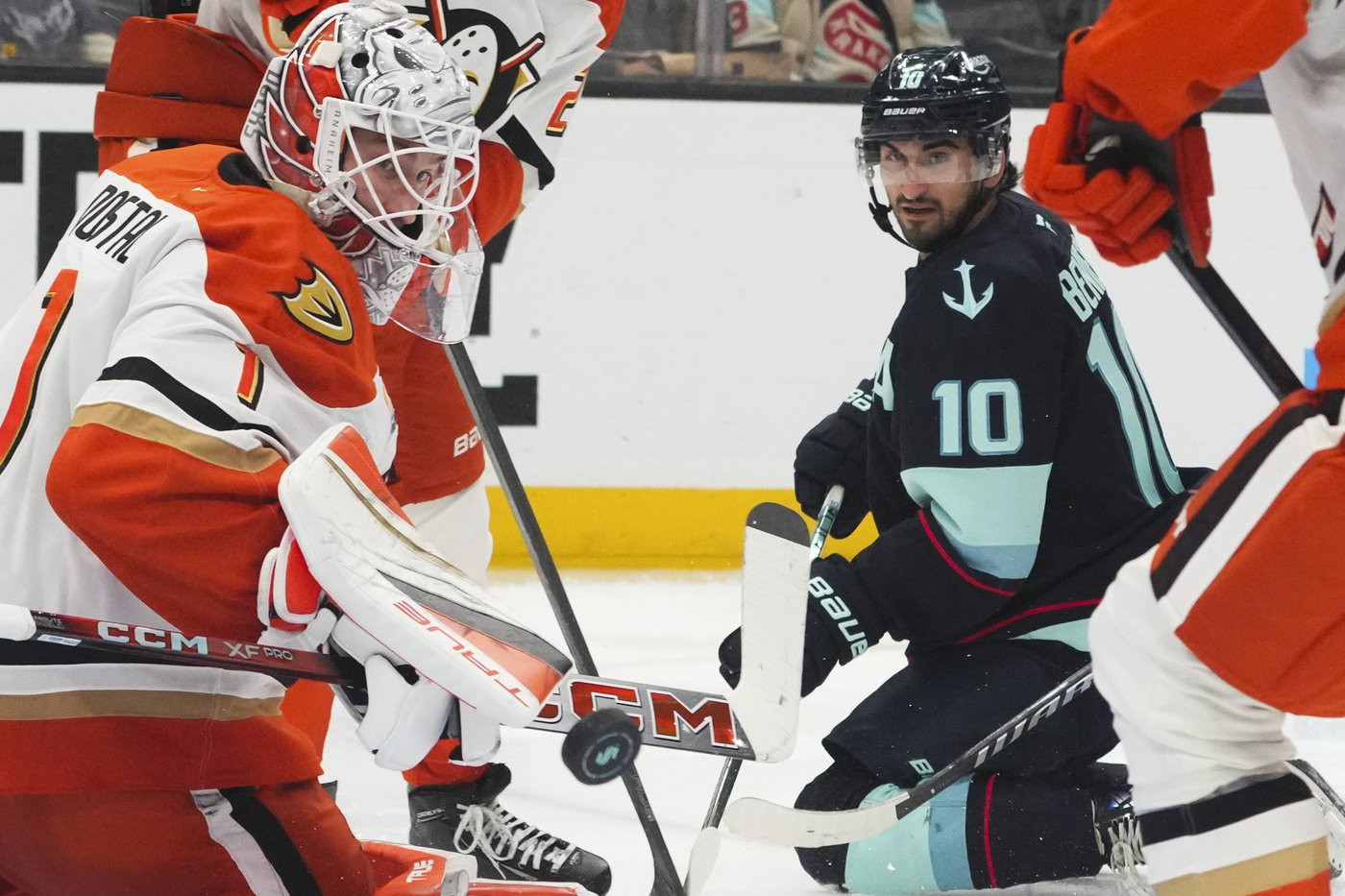Ducks score 3 goals early in 2nd period and beat Kraken 6-4 for 3rd straight win | iNFOnews.ca