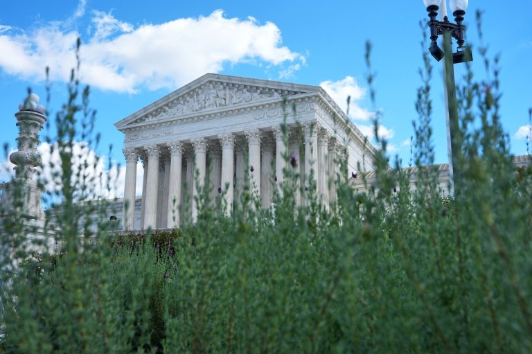 Supreme Court allows New Hampshire to fully ban student IDs for voting in midterms | iNFOnews.ca