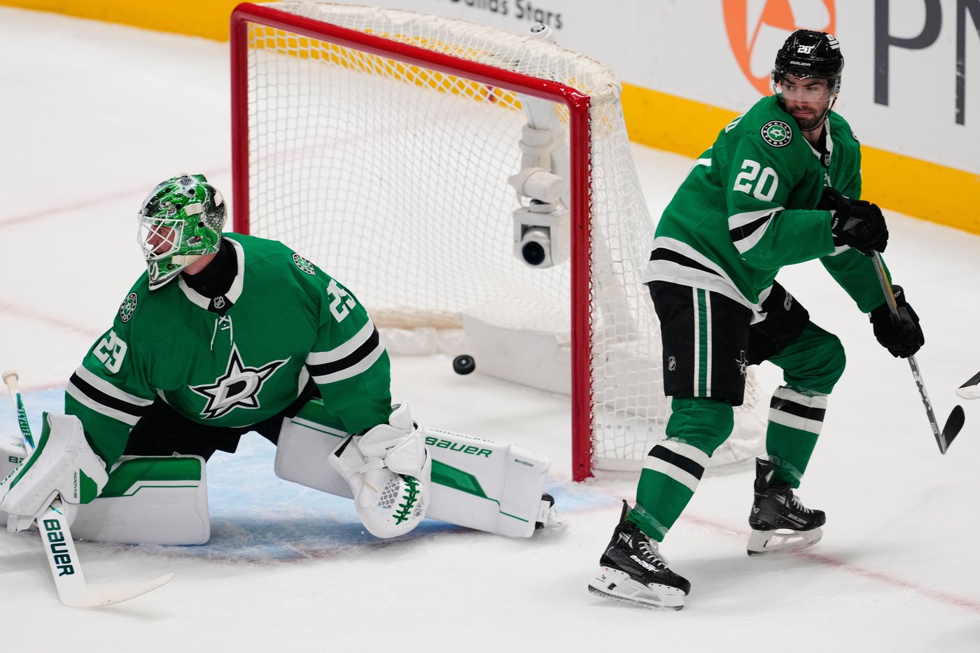 Robertson gets 200th goal, Benn scores 2 and Stars top Blues 5-4 for 6th straight win | iNFOnews.ca Robertson gets 200th goal, Benn scores 2 and Stars top Blues 5-4 for 6th straight win | iNFOnews.ca