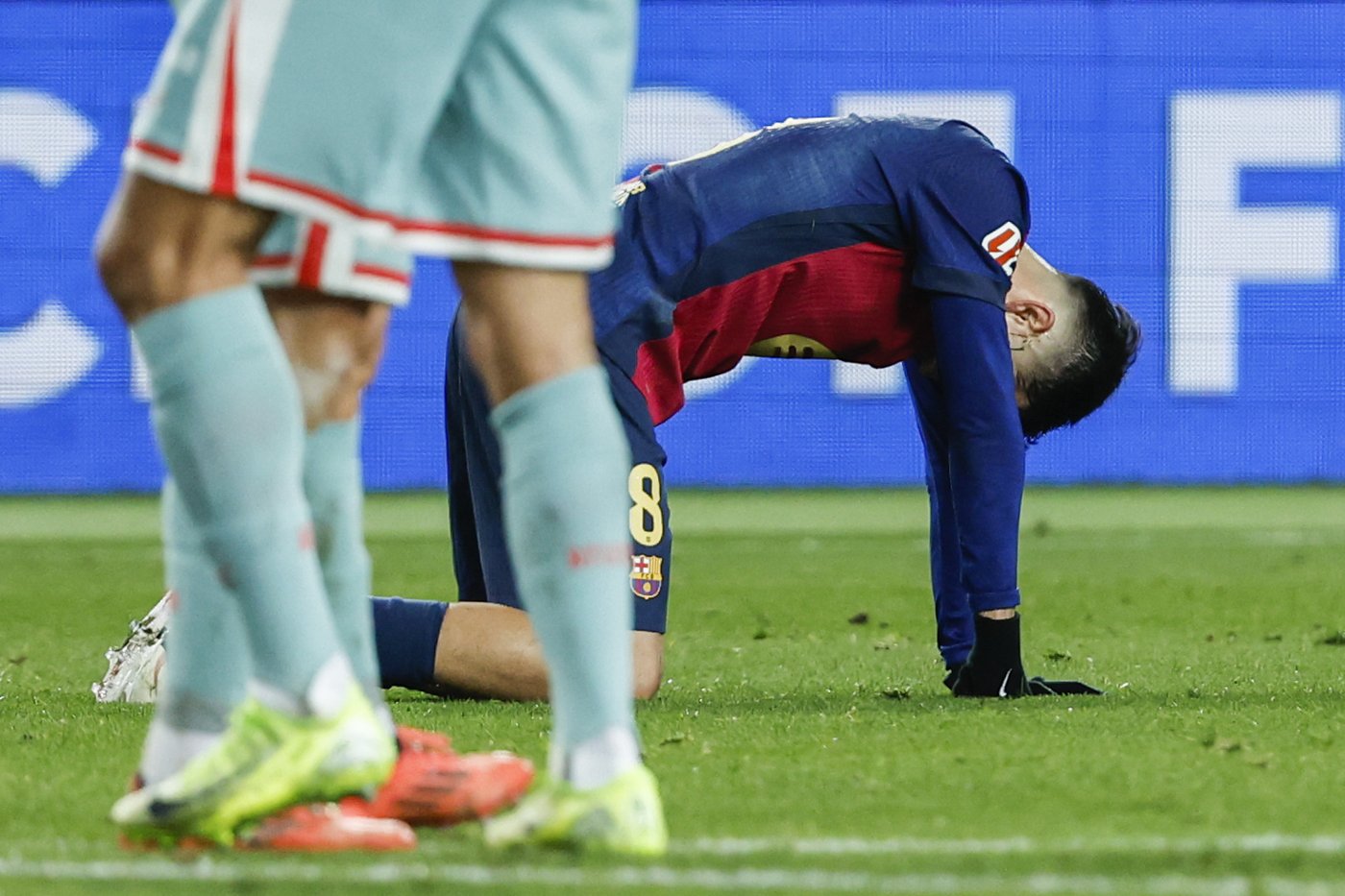 Atletico Madrid stuns Barcelona in stoppage time to snatch La Liga lead | iNFOnews.ca