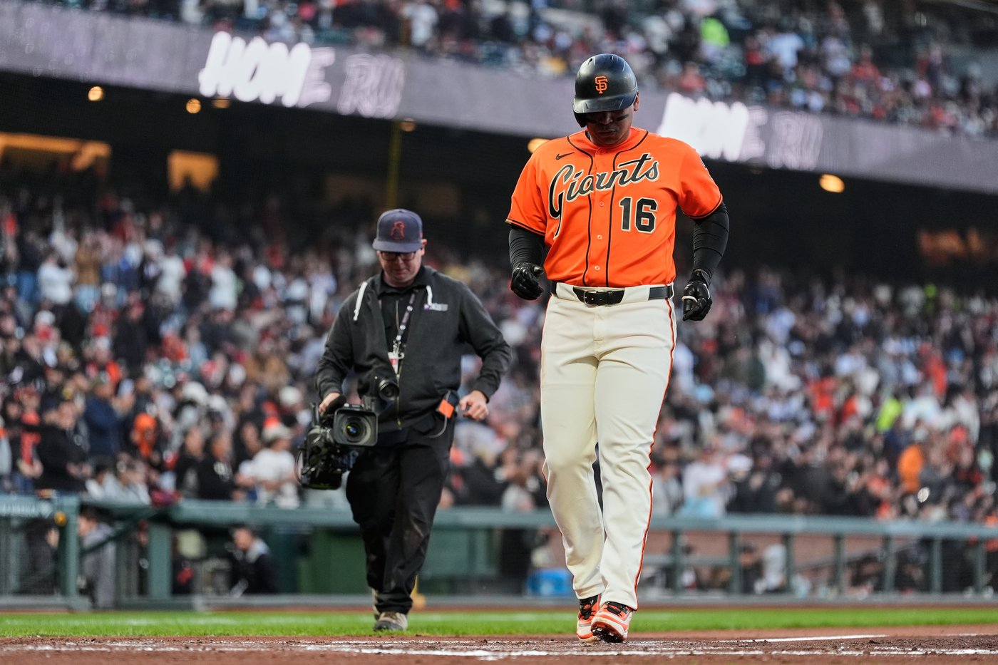 Rafael Devers goes deep and Robbie Ray pitches the Giants to a 5-2 win over the Pirates | iNFOnews.ca