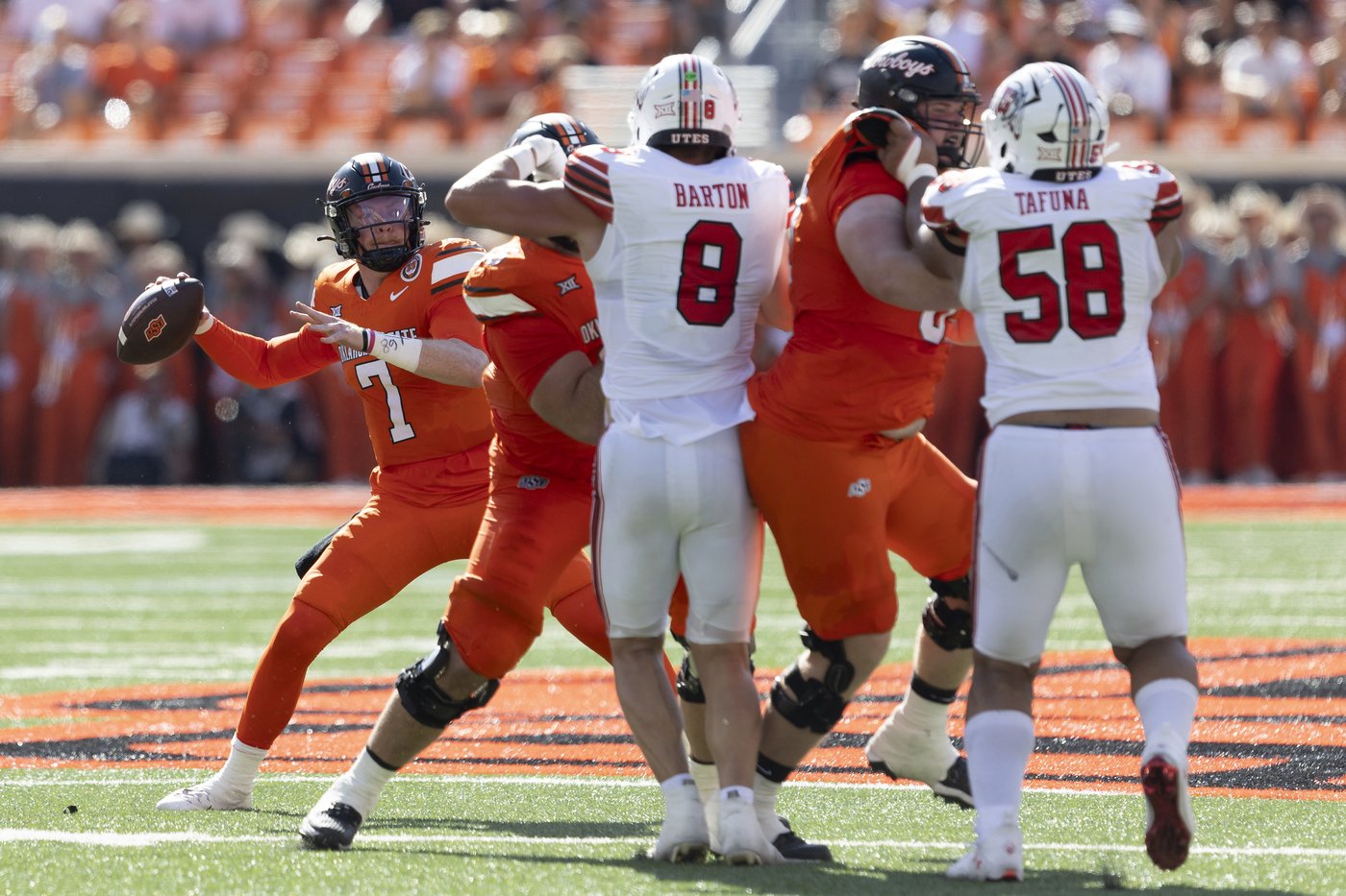 Bernard runs for 182 yards and No. 12 Utah wins Big 12 debut, beating No. 14 Oklahoma State 22-19 | iNFOnews.ca