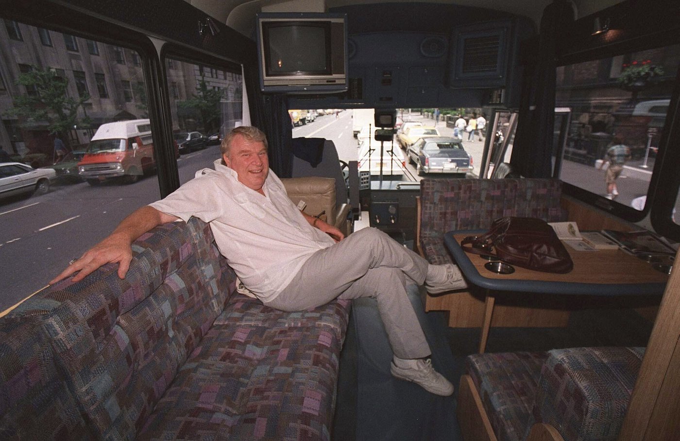 NBC honors John Madden on Thanksgiving by taking the original Madden Cruiser on one last trip | iNFOnews.ca NBC honors John Madden on Thanksgiving by taking the original Madden Cruiser on one last trip | iNFOnews.ca