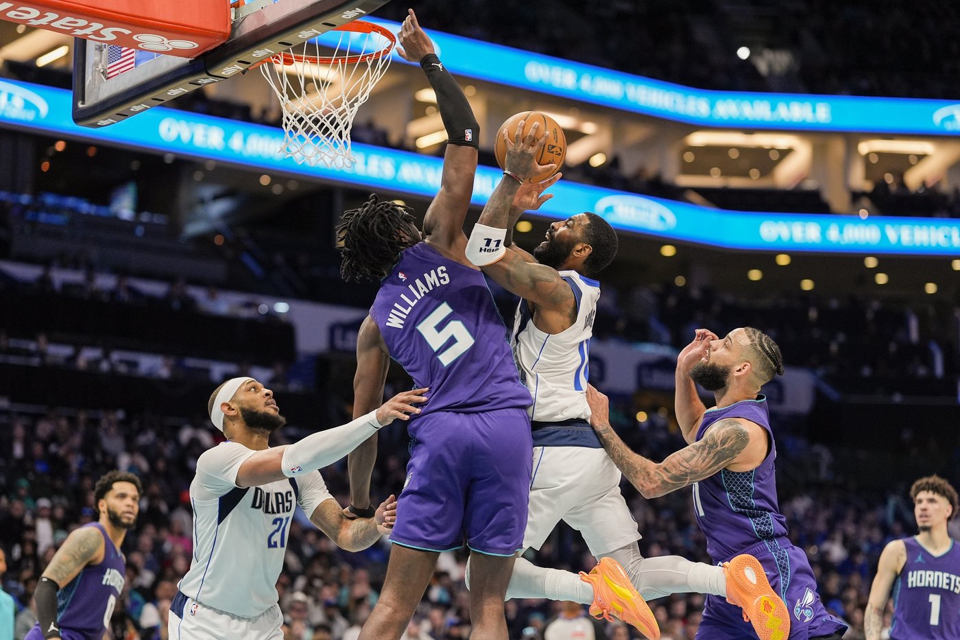 Ball, Bridges each score 23 to lead Hornets over Mavs | iNFOnews.ca