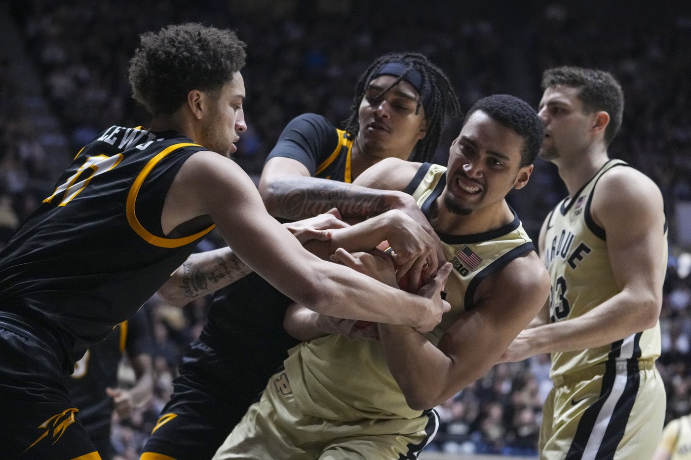 Smith scores 34 to push No. 21 Purdue past Toledo 83-64 | iNFOnews.ca