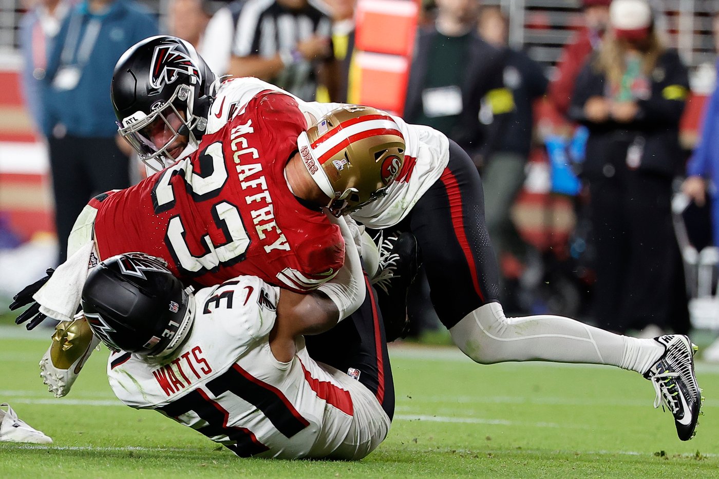 Falcons' embarrassing blunder helps 49ers seal 20-10 victory | iNFOnews.ca