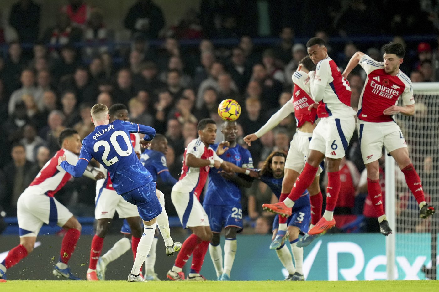 Arsenal's winless run goes on after 1-1 draw with Chelsea and Man United beats Leicester 3-0 | iNFOnews.ca