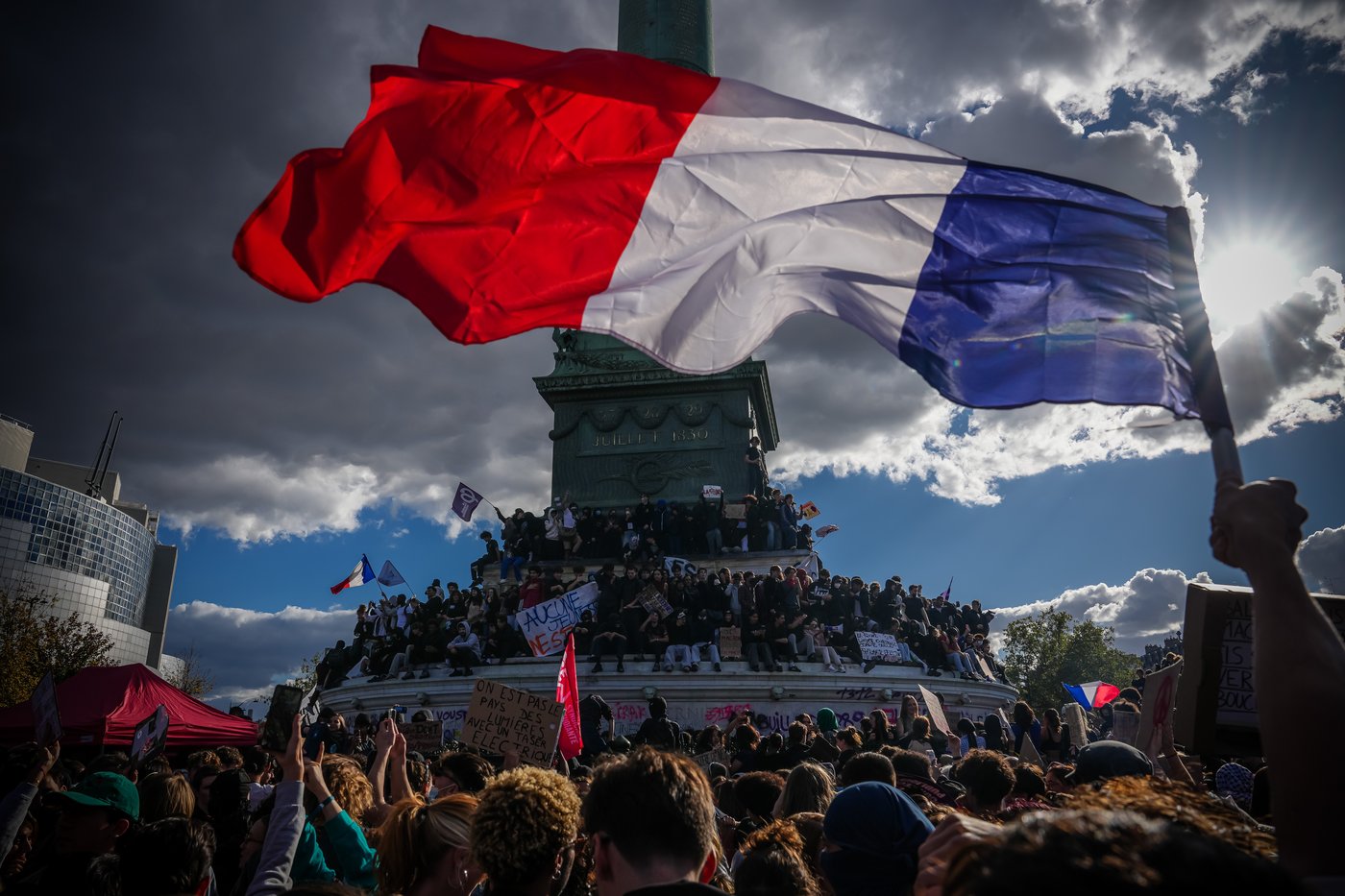 France's far-left presidential candidate cheers Gen Z school protests | iNFOnews.ca