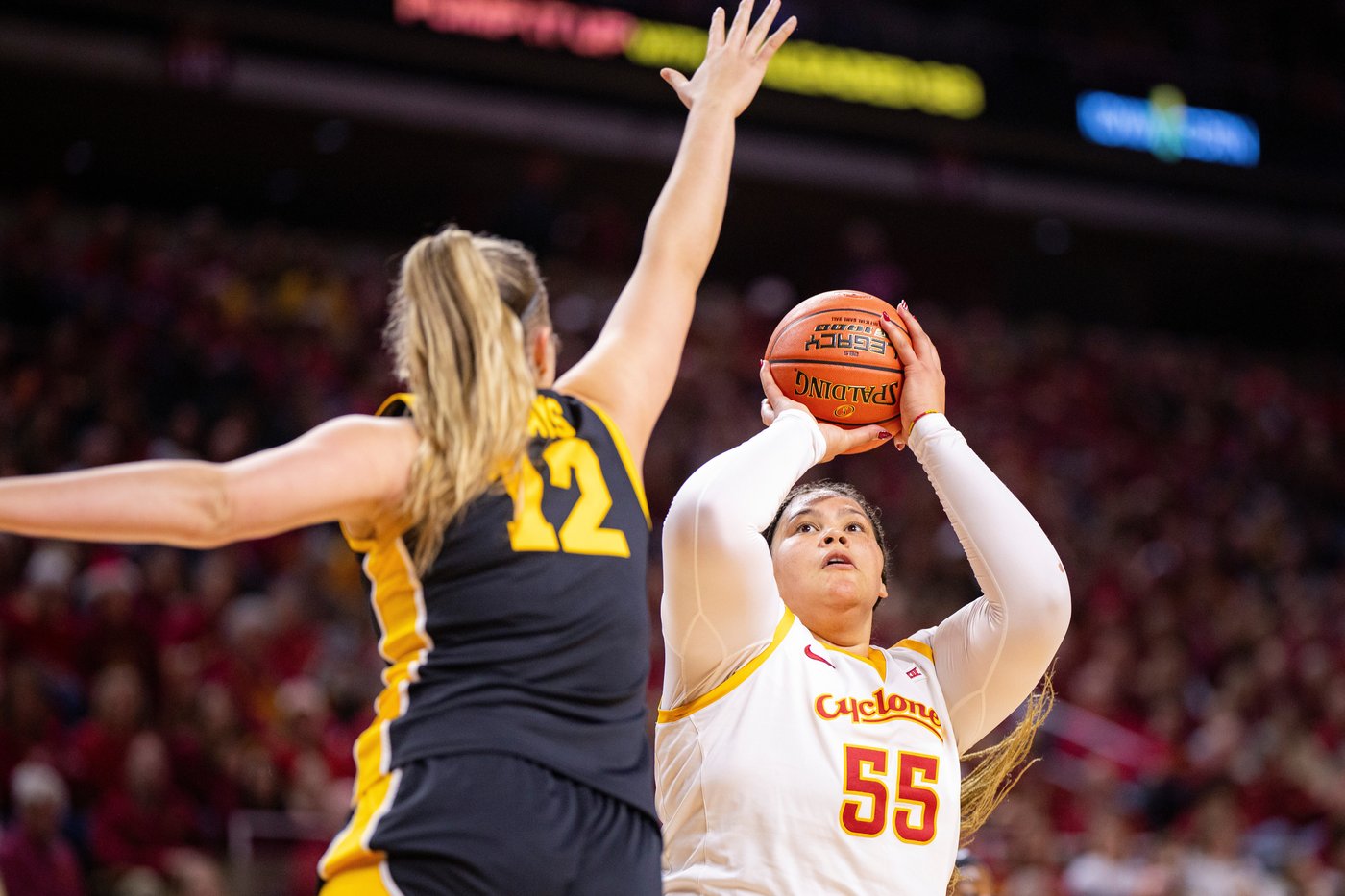 AP women's basketball player of the week is No. 10 Iowa State's Audi Crooks | iNFOnews.ca