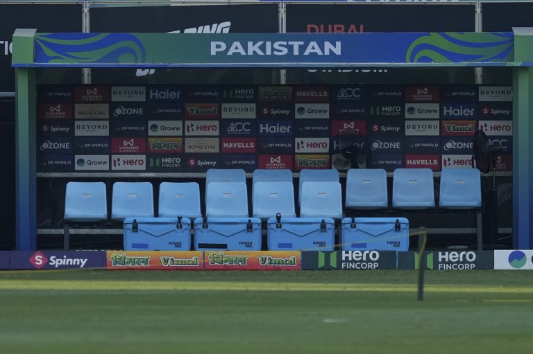 Pakistan's handshake dispute with India delays start of its Asia Cup cricket game against UAE | iNFOnews.ca