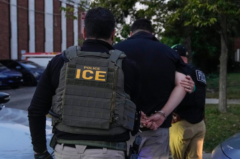 Republicans rate Trump higher on immigration than on the economy or Iran, AP-NORC poll finds | iNFOnews.ca