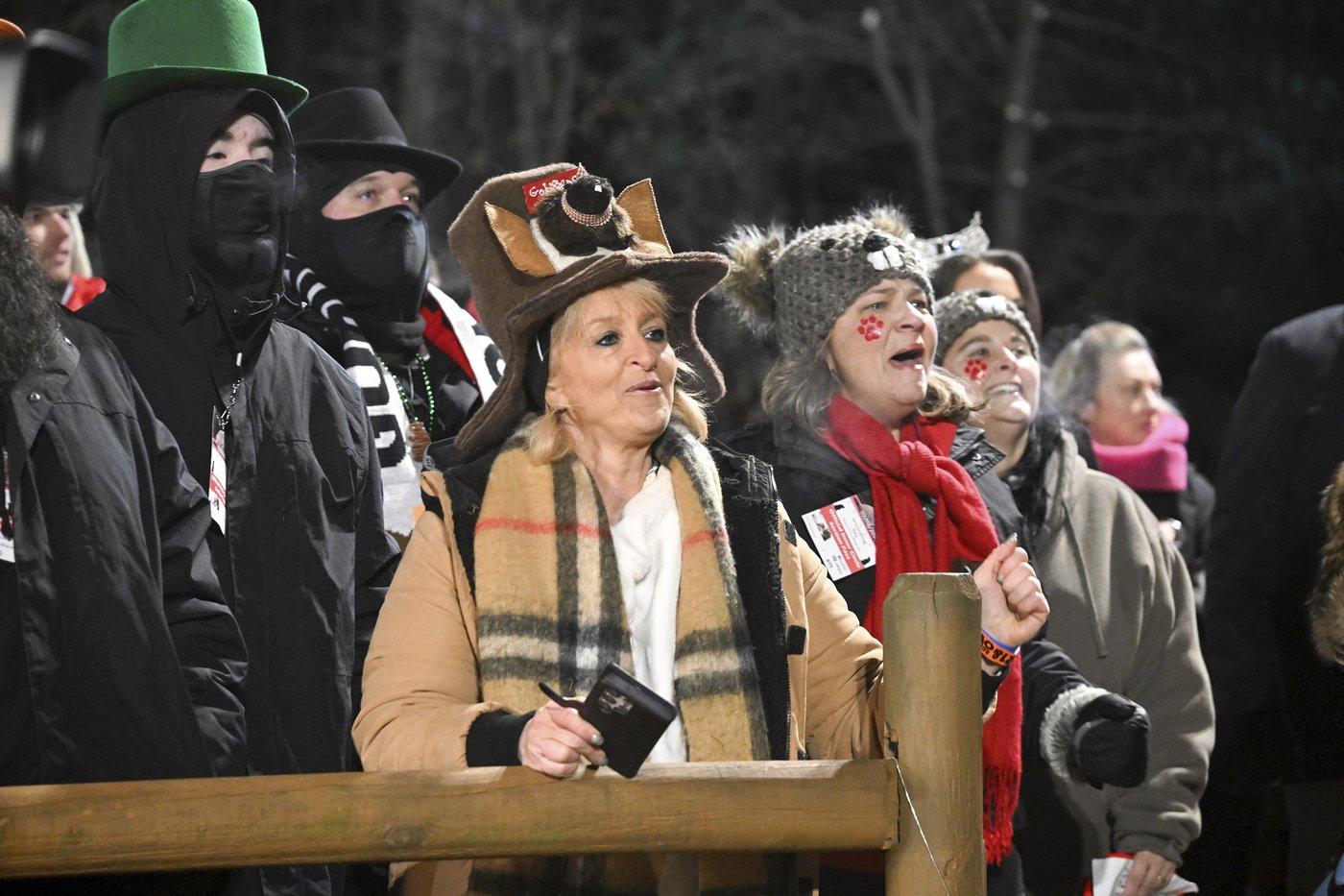 Punxsutawney Phil sees his shadow, handlers say, predicting 6 more weeks of wintry weather | iNFOnews.ca