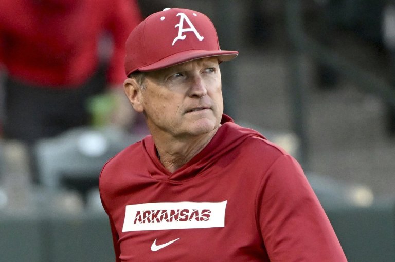 Arkansas' Dave Van Horn, active wins leader in Division I baseball, signs contract through 2031 | iNFOnews.ca