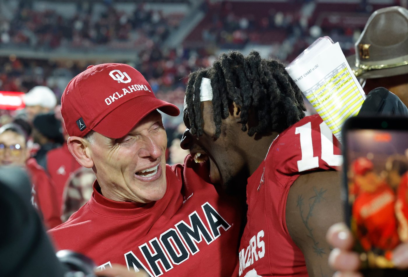 Brent Venables' aggressive defense gives Oklahoma a different look than past Sooners playoff teams | iNFOnews.ca