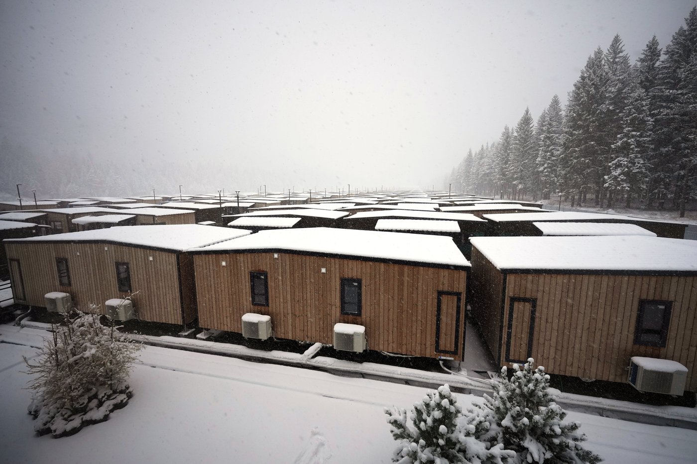 Behind the scenes of Cortina’s trailer-park Olympic Village: 400 mobile homes in an Alpine valley | iNFOnews.ca
