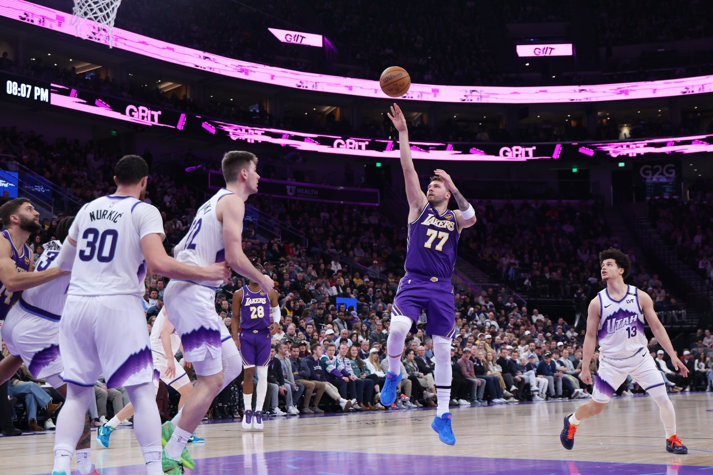Doncic has 45 points and a triple-double as the Lakers come back to beat the Jazz 143-135 | iNFOnews.ca