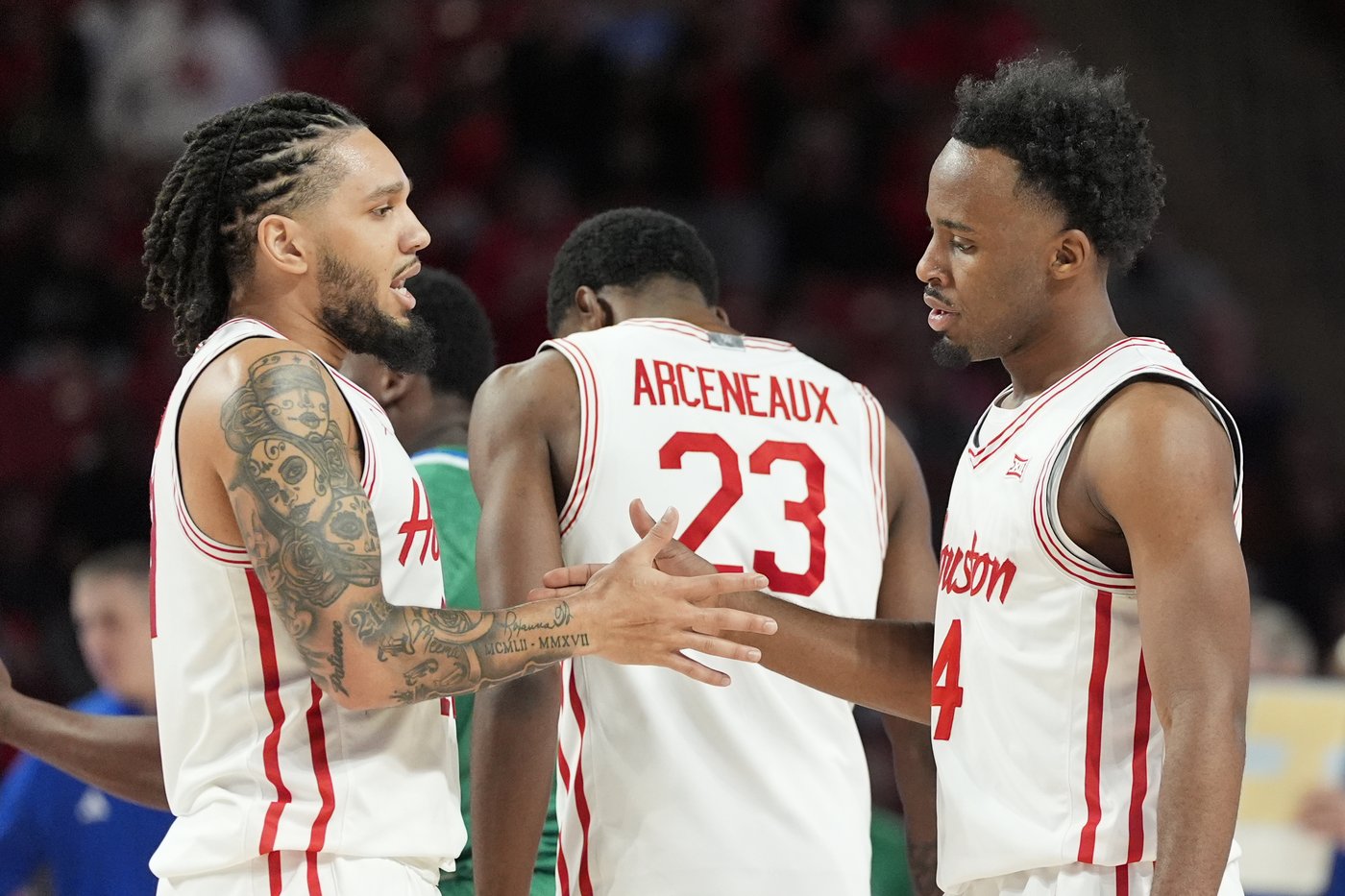 Emanuel Sharp scores 18 and No. 15 Houston wins its fourth straight, 87-51 over Islanders | iNFOnews.ca