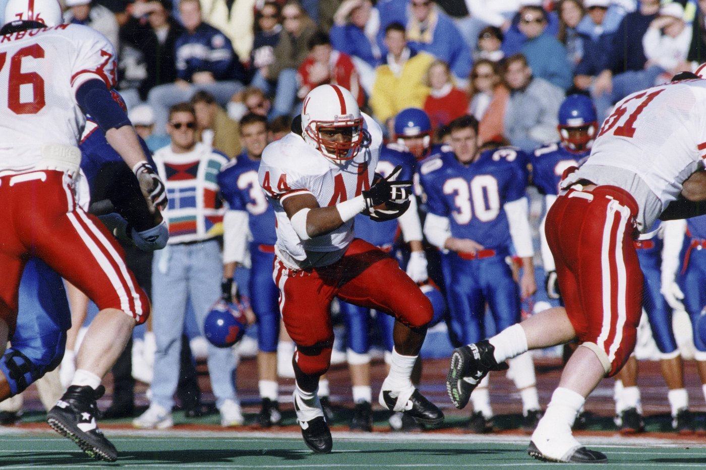 Calvin Jones, a star Nebraska RB who won a Super Bowl with Green Bay, dies at 54 | iNFOnews.ca Calvin Jones, a star Nebraska RB who won a Super Bowl with Green Bay, dies at 54 | iNFOnews.ca