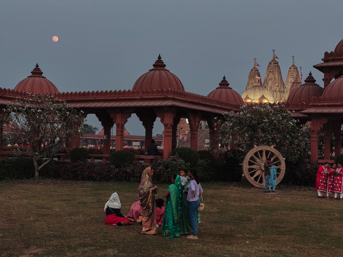 Photos show the last supermoon of the year shining in December skies | iNFOnews.ca