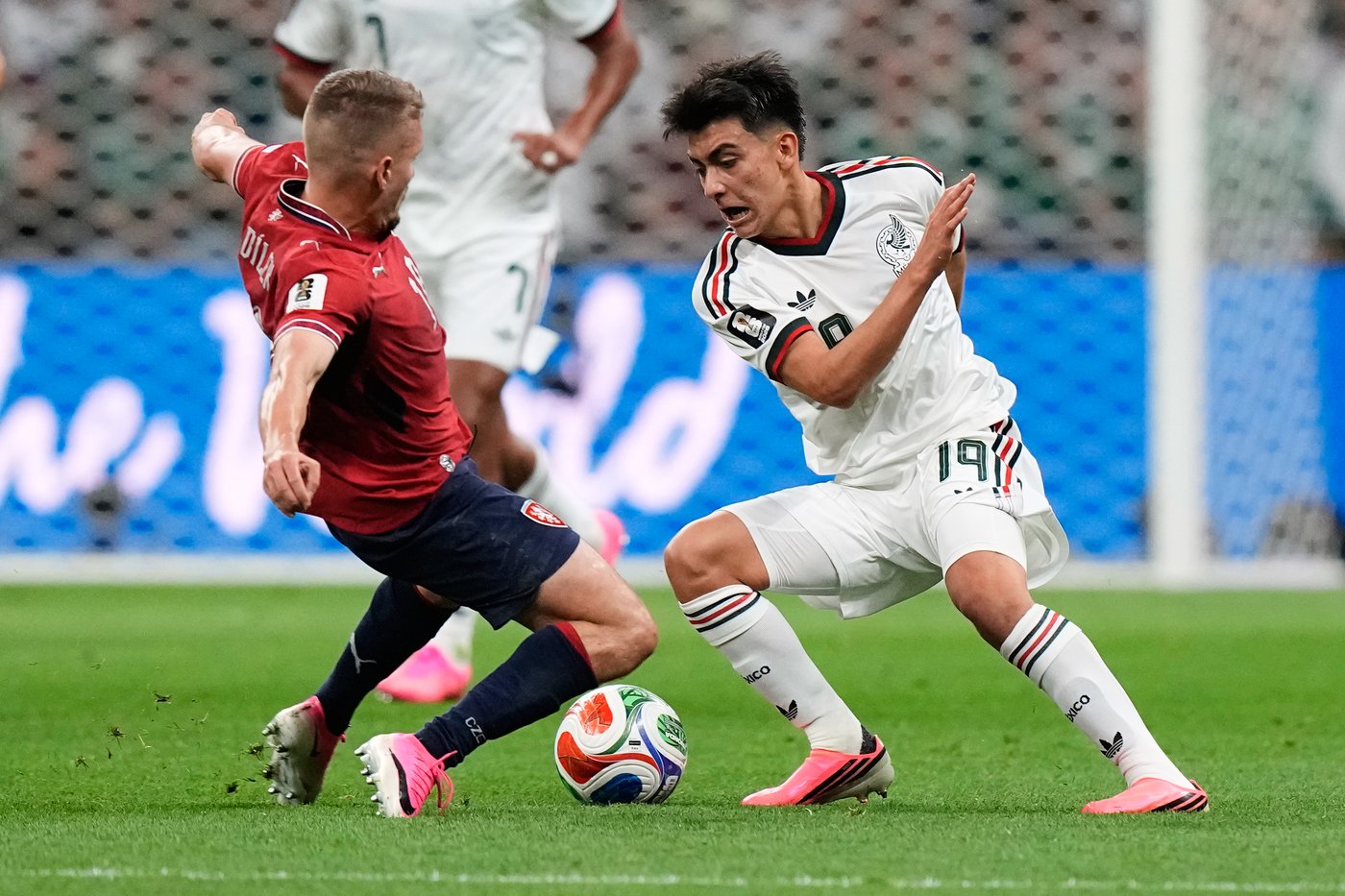 Gilberto Mora becomes the youngest to start in a World Cup for Mexico at age 17 | iNFOnews.ca