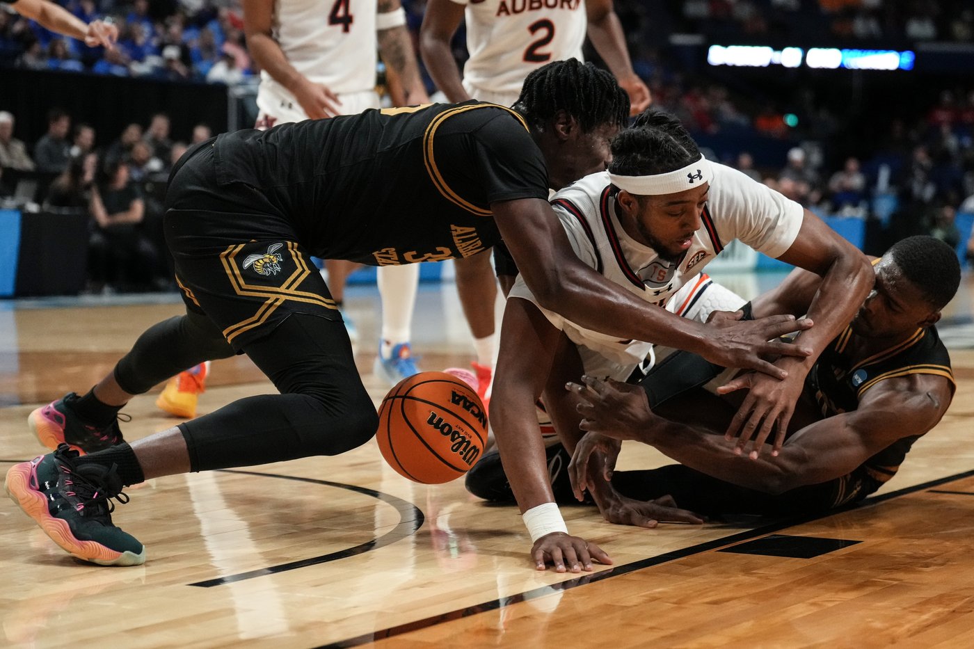 No. 1 overall seed Auburn puts away Alabama State 83-63 to open March Madness | iNFOnews.ca