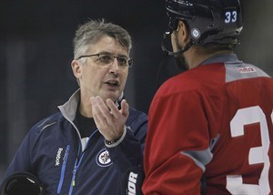 Jets coach Claude Noel worked hard for his stripes, stresses same for team | iNFOnews.ca CP22886436