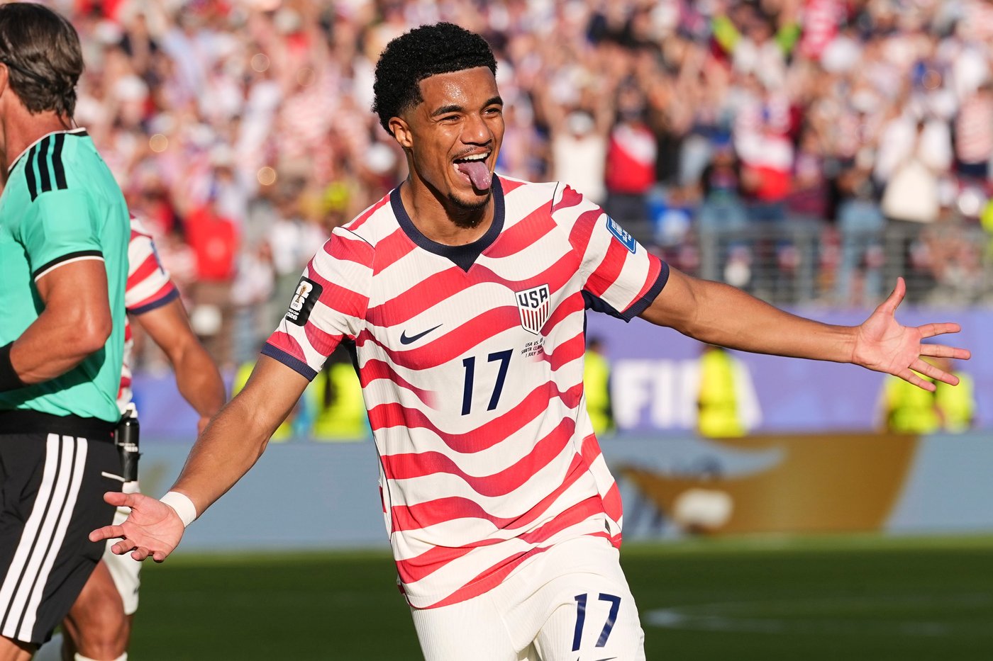 U.S. beats Bosnia-Herzegovina 2-0 to advance to round of 16 and keep its World Cup dreams alive | iNFOnews.ca U.S. beats Bosnia-Herzegovina 2-0 to advance to round of 16 and keep its World Cup dreams alive | iNFOnews.ca
