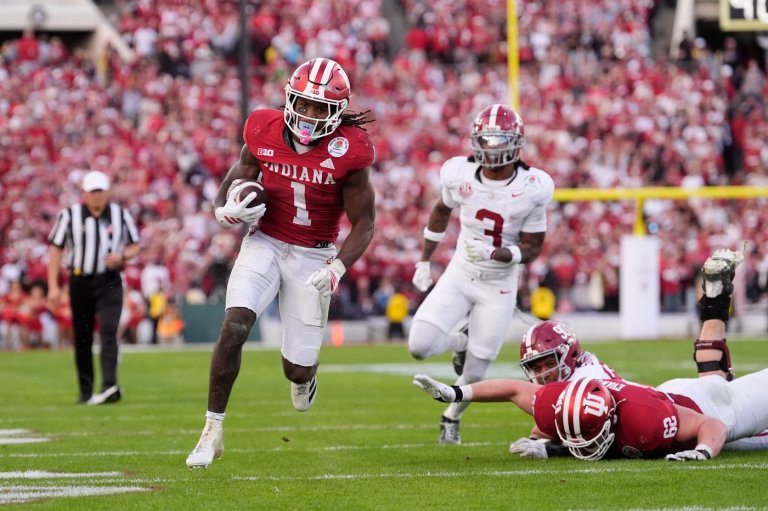 Strong ground games propel No. 1 Indiana and No. 5 Oregon to CFP semifinal matchup at Peach Bowl | iNFOnews.ca