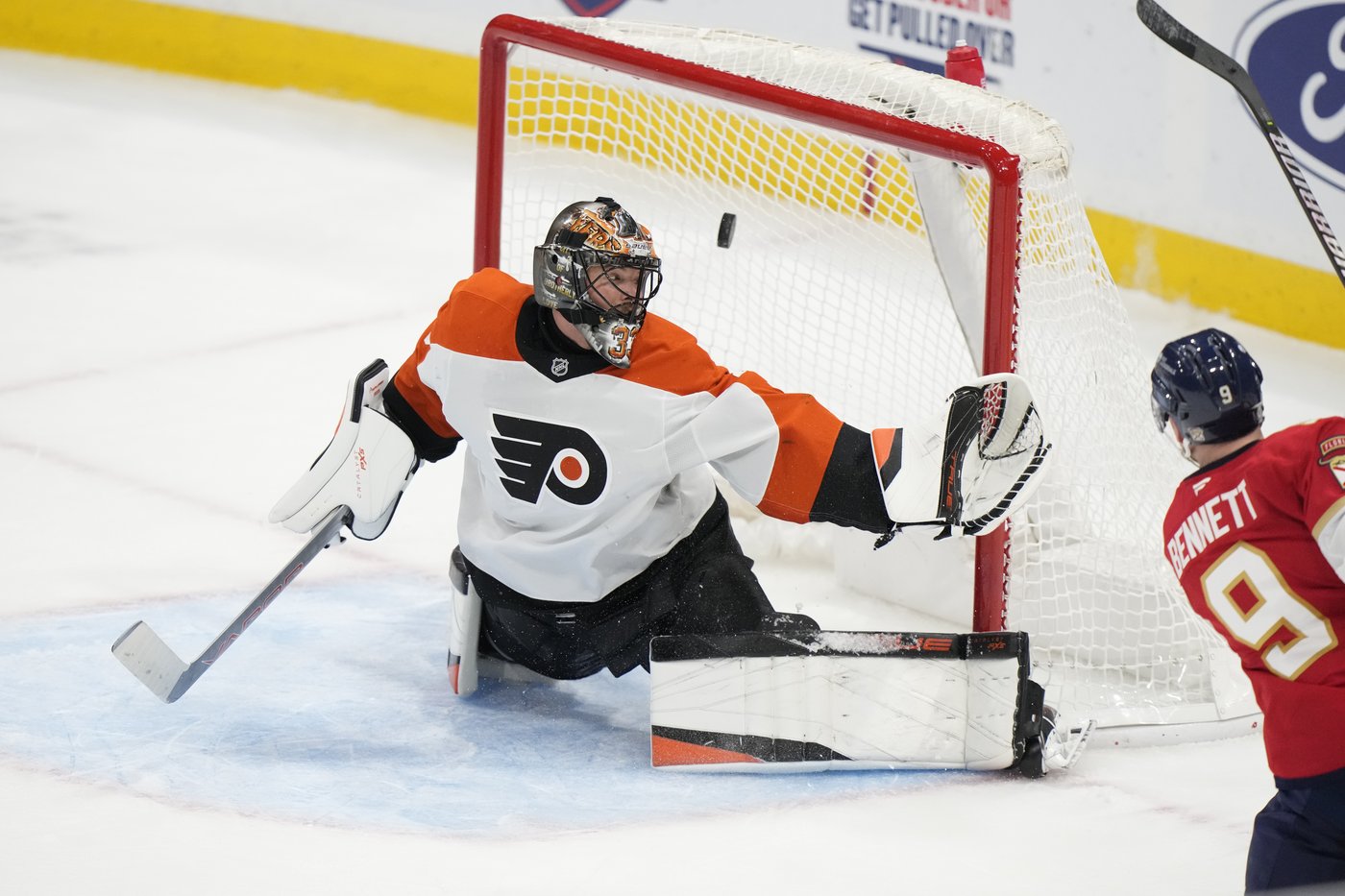 Rodrigues gets deciding goal in shootout as Panthers beat Flyers 4-3 for 7th straight win | iNFOnews.ca