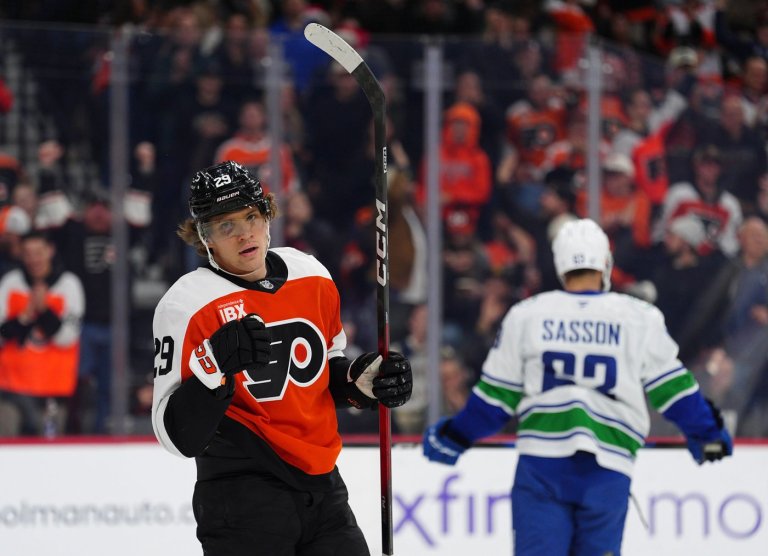 Grebenkin, Grundstrom lead Flyers to 5-2 win over Canucks | iNFOnews.ca