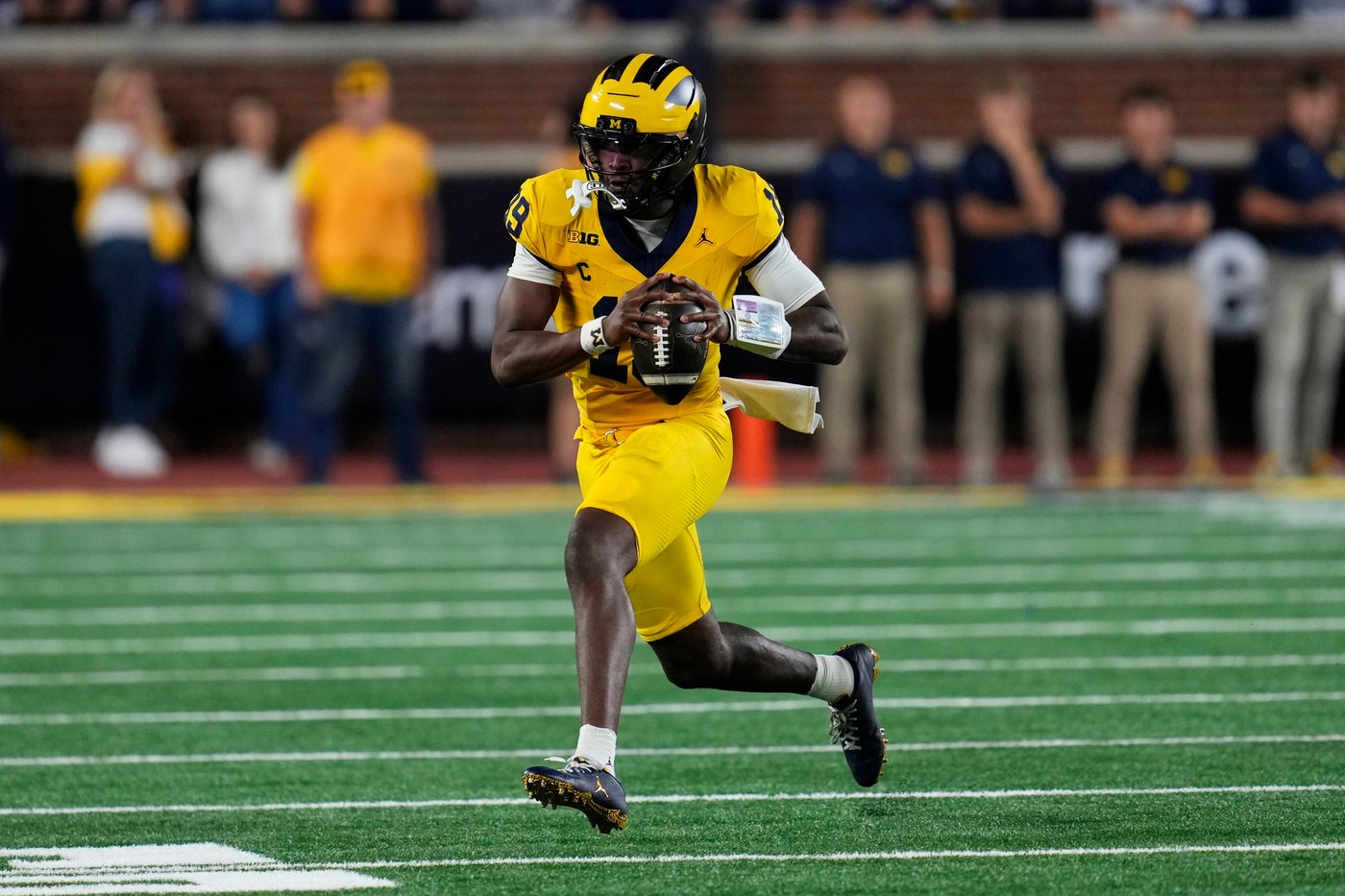 Michigan coach Kyle Whittingham says Bryce Underwood has to improve to keep his job as QB 1 | iNFOnews.ca