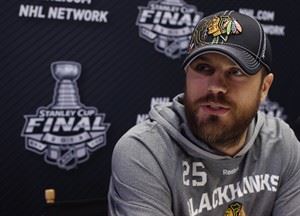 Blackhawks insert Stalberg into fourth line, sit Brandon Bollig in Boston | iNFOnews.ca CP23854282