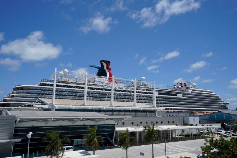Authorities investigate death of passenger aboard Carnival cruise ship | iNFOnews.ca