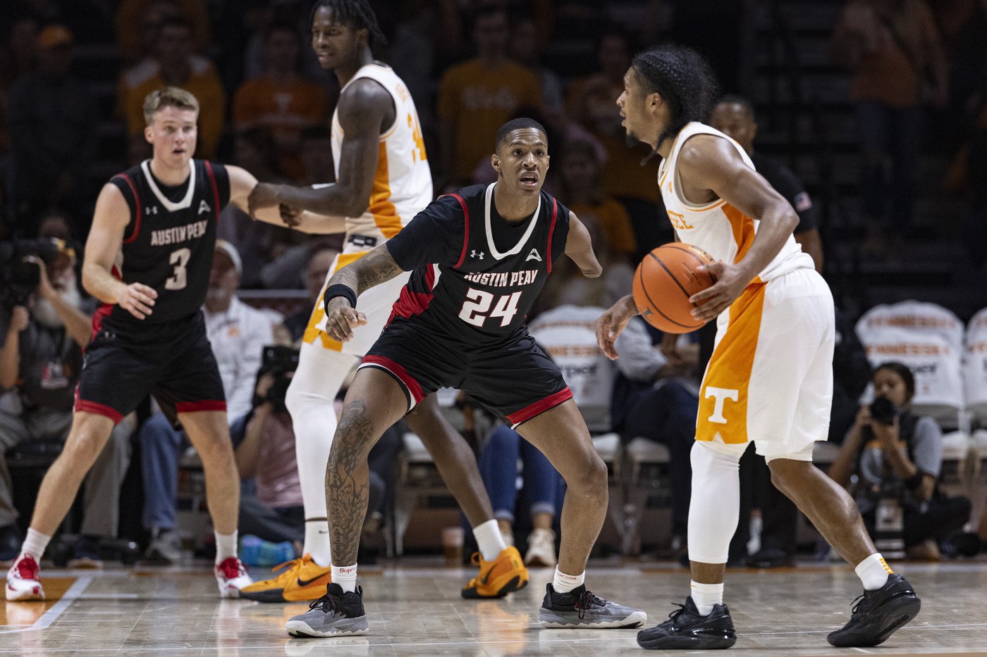 Hansel Enmanuel making an impact for Austin Peay on court with his 1 arm | iNFOnews.ca Hansel Enmanuel making an impact for Austin Peay on court with his 1 arm | iNFOnews.ca